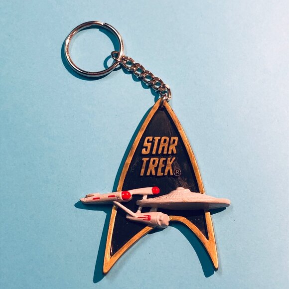 Vintage 1991 Star Trek Keychain With USS Enterprise & Insignia Design - Picture 1 of 3